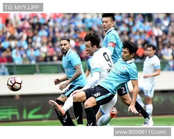 大连一方与武汉卓尔激战正酣双方争夺胜利的精彩瞬间回顾 大连一方与武汉卓尔激战正酣双方争夺胜利的精彩瞬间回顾